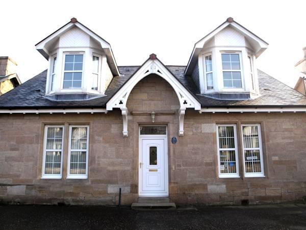 Knight's Rest Guest house Airdrie